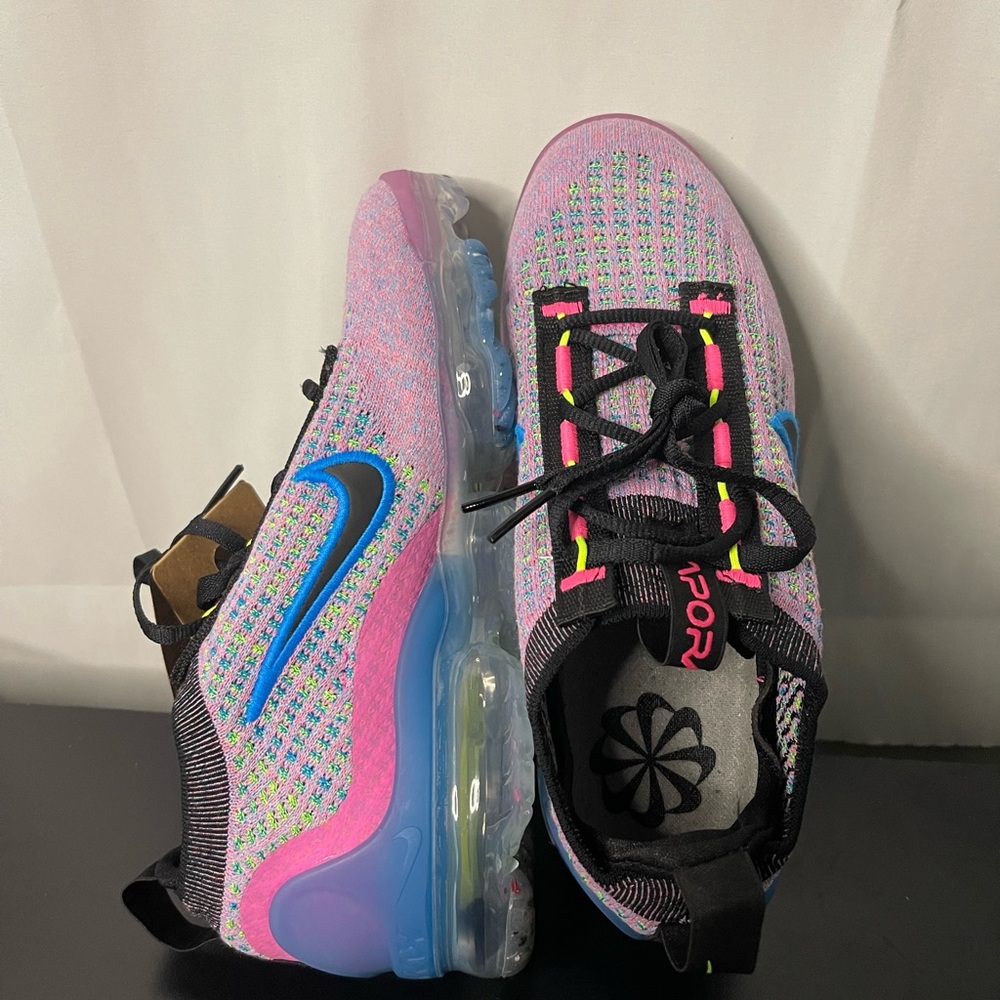 Nike Air VaporMax 2021 Flyknit Next Nature
- Size 5.5 women’s - Picture 5 of 6